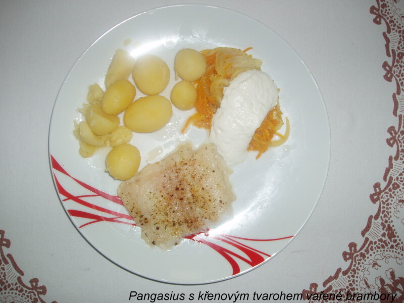 Pangasius s křenovým tvarohem vařené brambory